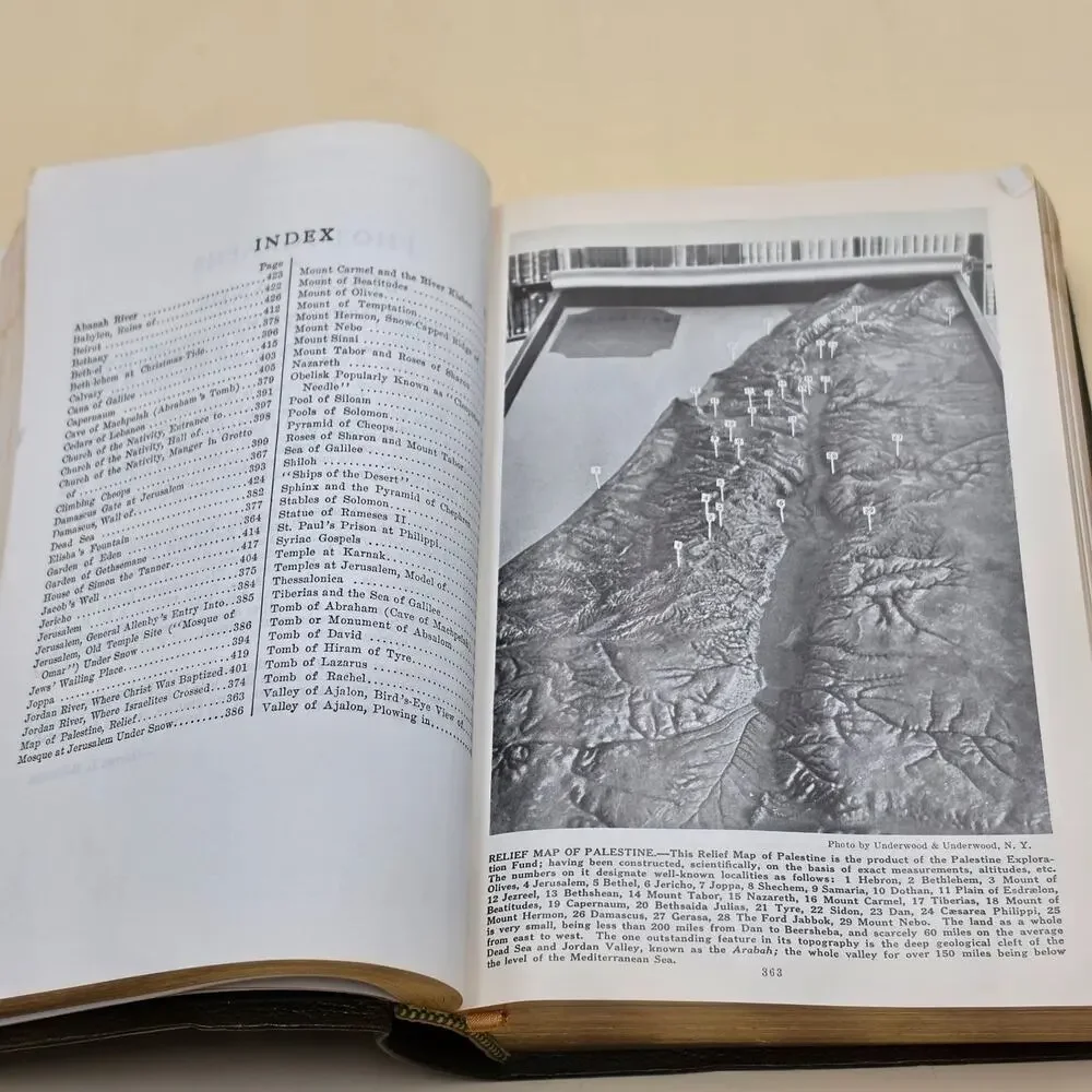 Vintage System Bible Study The Book of Life Holy Bible Leather Gilt Edge 1975